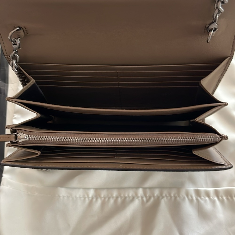 Gucci purse - Picture 10 of 11